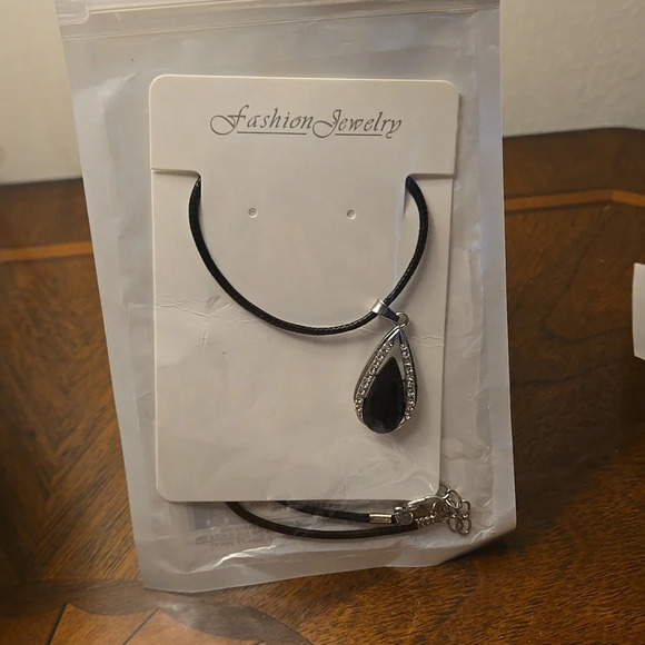 Gothic Waterdrop Pendant Necklace Adjustable Black Rope Chain, Black Retro - Picture 6 of 7